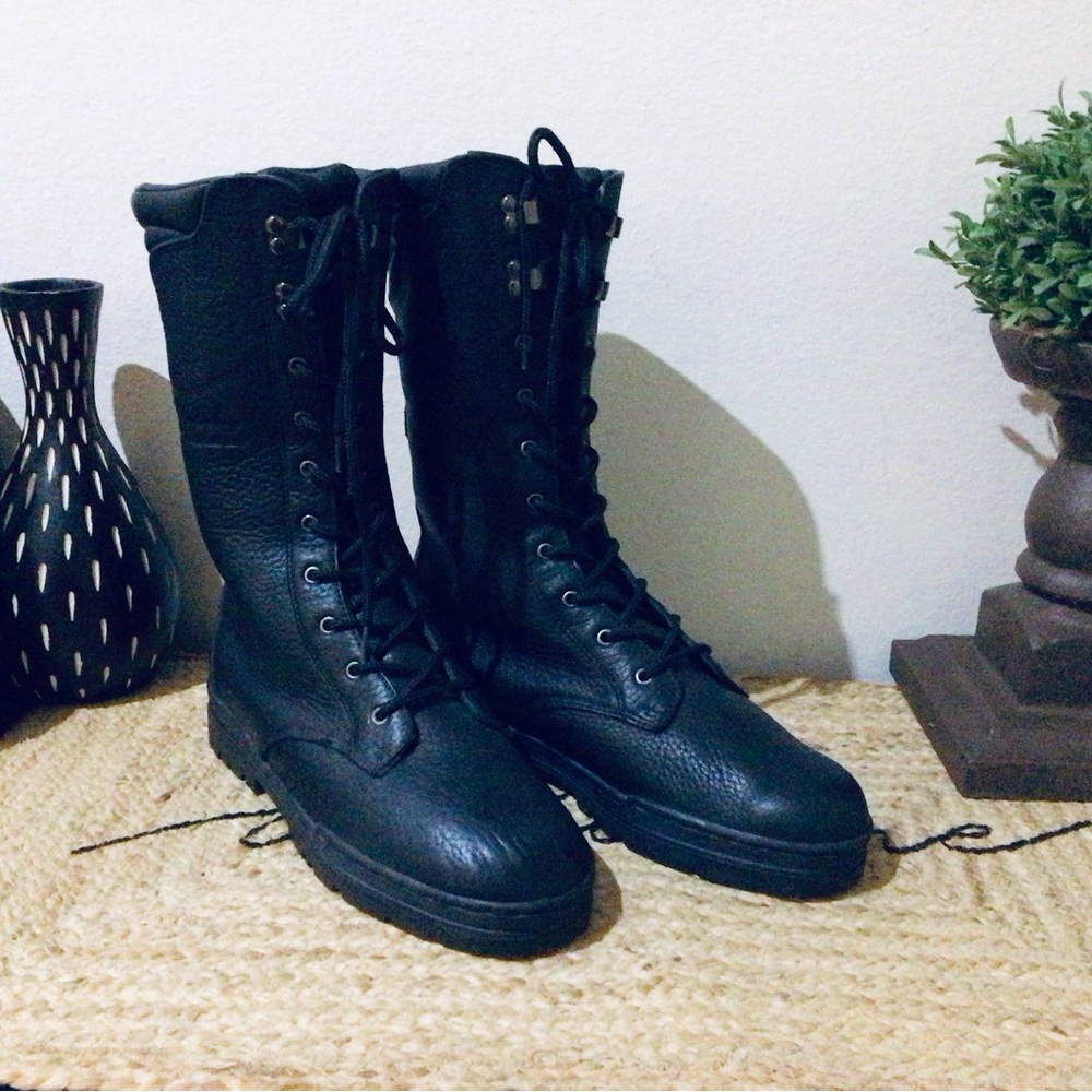 Men Bally Lace Up High Top Trailblazer Boots.